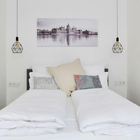 Standard Apartment By Hi5 - Rakoczi Ut 23 Boedapest Buitenkant foto